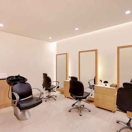 Lemon Tree Premier, Delhi Airport Hotel New Delhi Eksteriør billede A hair salon in the United States