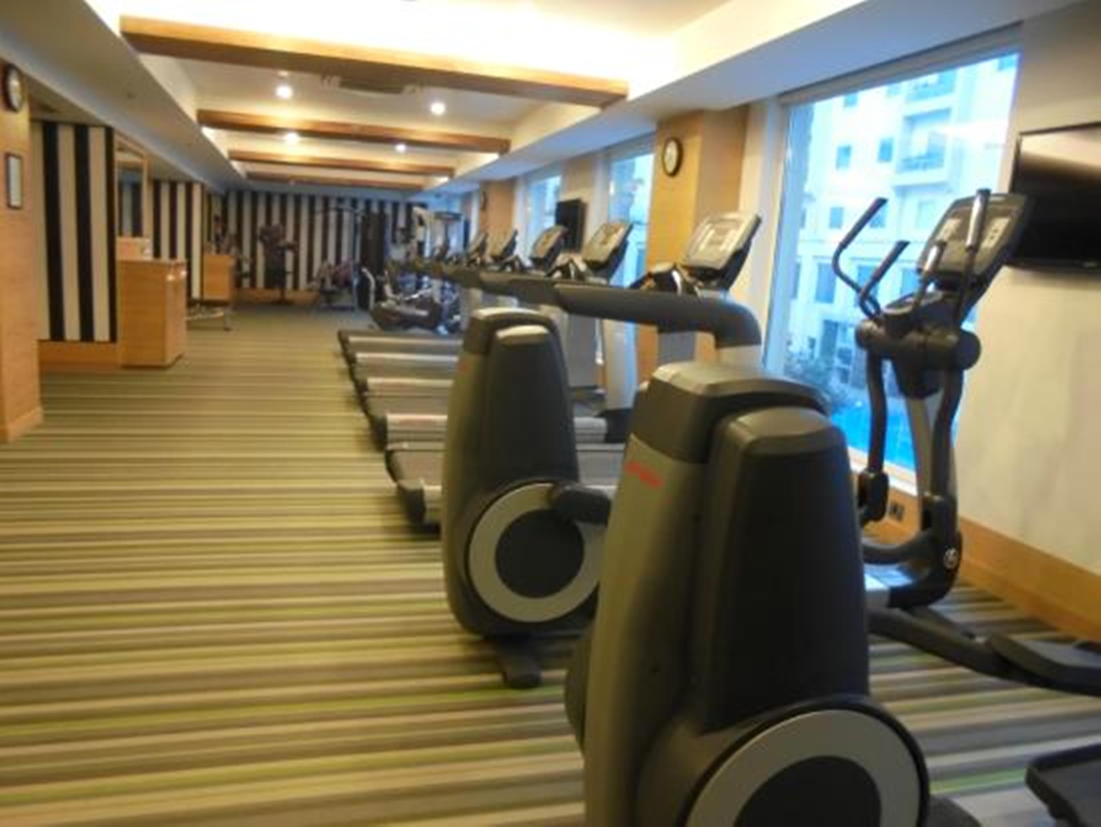 Lemon Tree Premier, Delhi Airport Hotel New Delhi Eksteriør billede The gym at the hotel