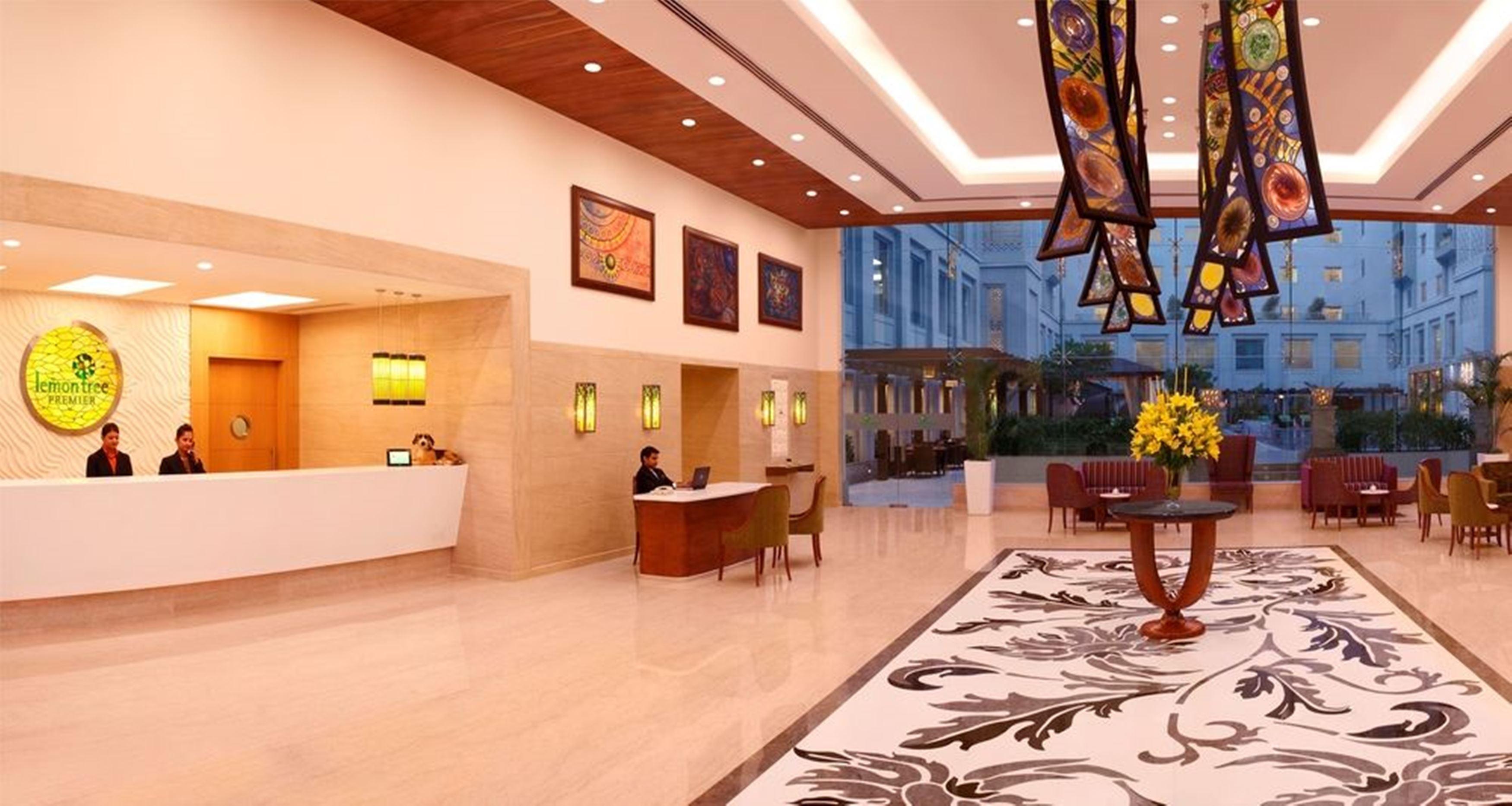 Lemon Tree Premier, Delhi Airport Hotel New Delhi Eksteriør billede The lobby of the Taj Bengal