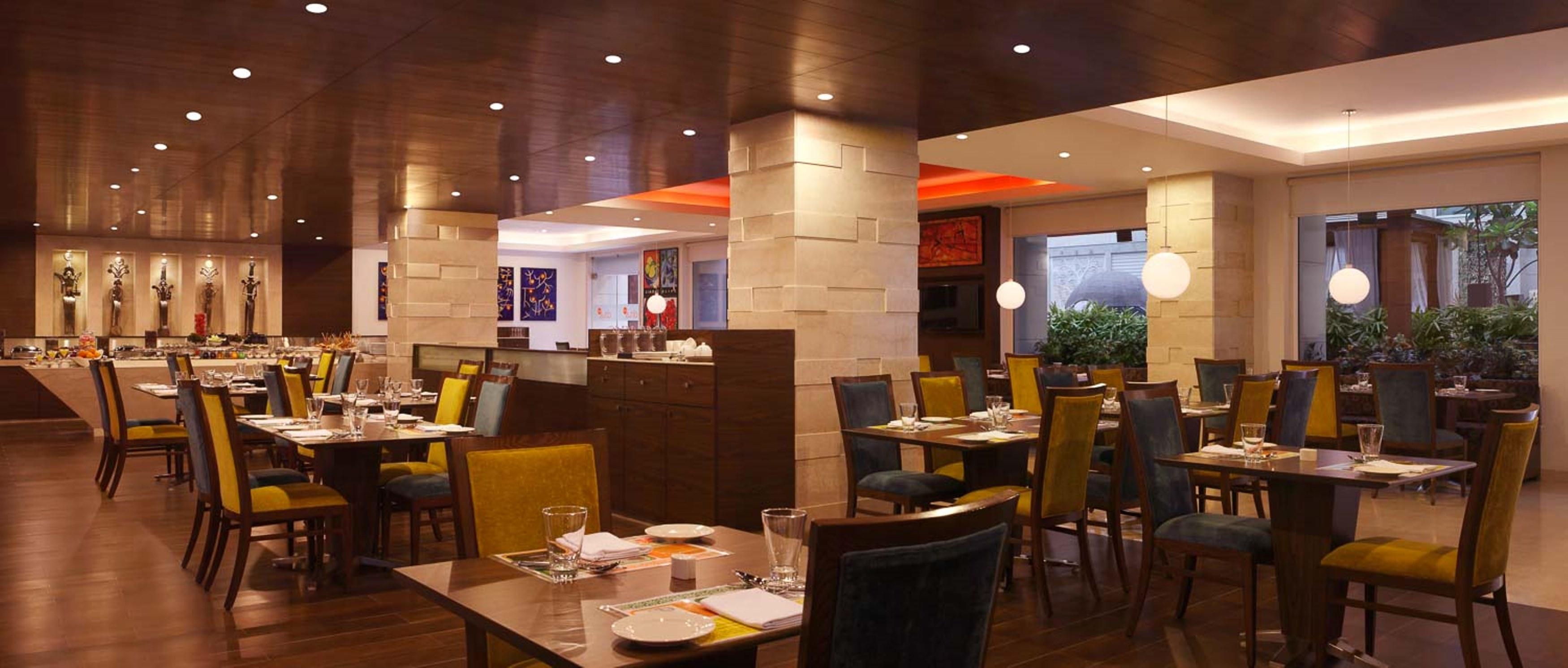 Lemon Tree Premier, Delhi Airport Hotel New Delhi Eksteriør billede The interior of the restaurant