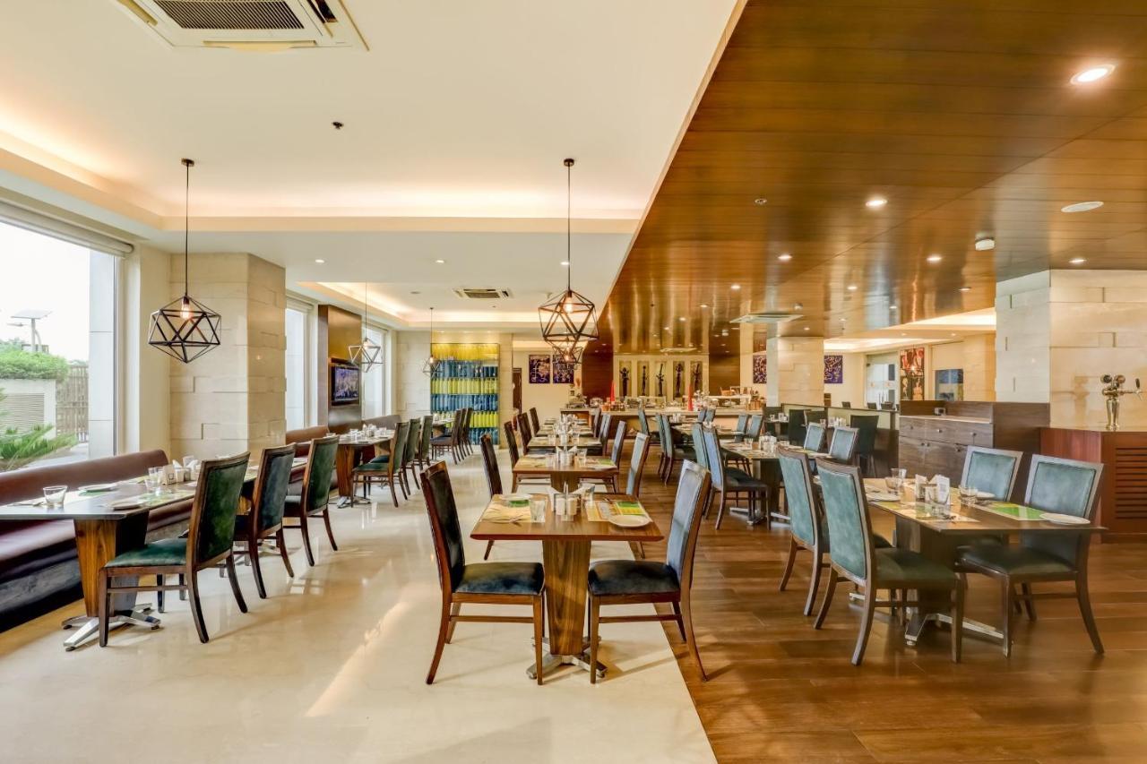 Lemon Tree Premier, Delhi Airport Hotel New Delhi Eksteriør billede The restaurant