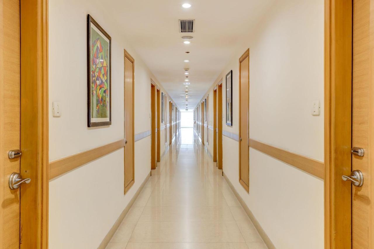 Lemon Tree Premier, Delhi Airport Hotel New Delhi Eksteriør billede A typical corridor at the school