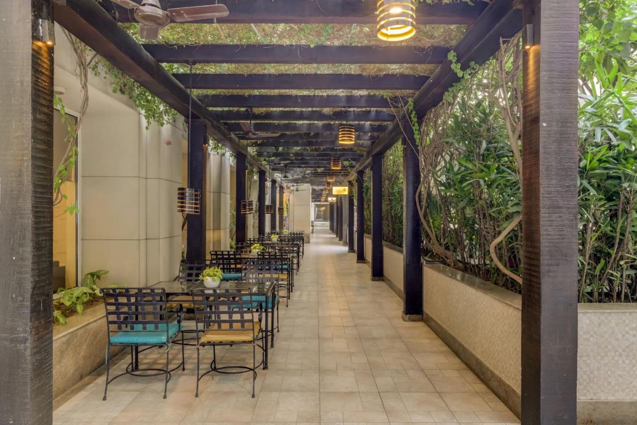 Lemon Tree Premier, Delhi Airport Hotel New Delhi Eksteriør billede The Pergola