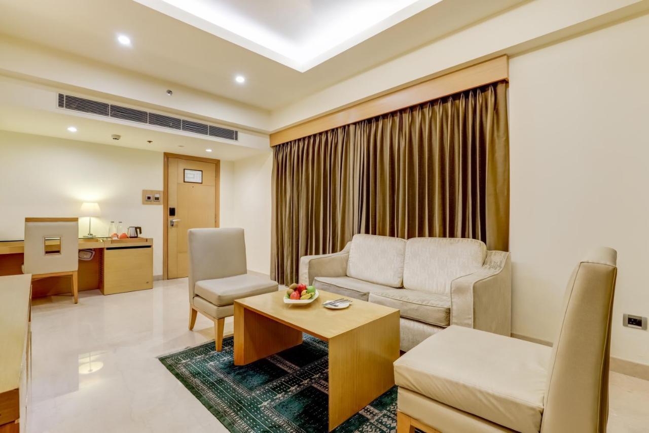 Lemon Tree Premier, Delhi Airport Hotel New Delhi Eksteriør billede A suite at the hotel