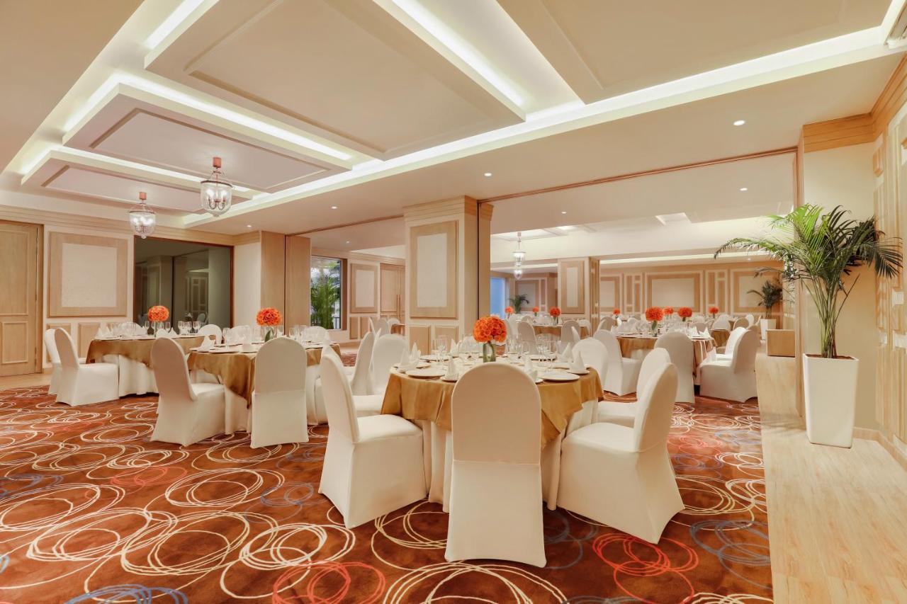 Lemon Tree Premier, Delhi Airport Hotel New Delhi Eksteriør billede The ballroom